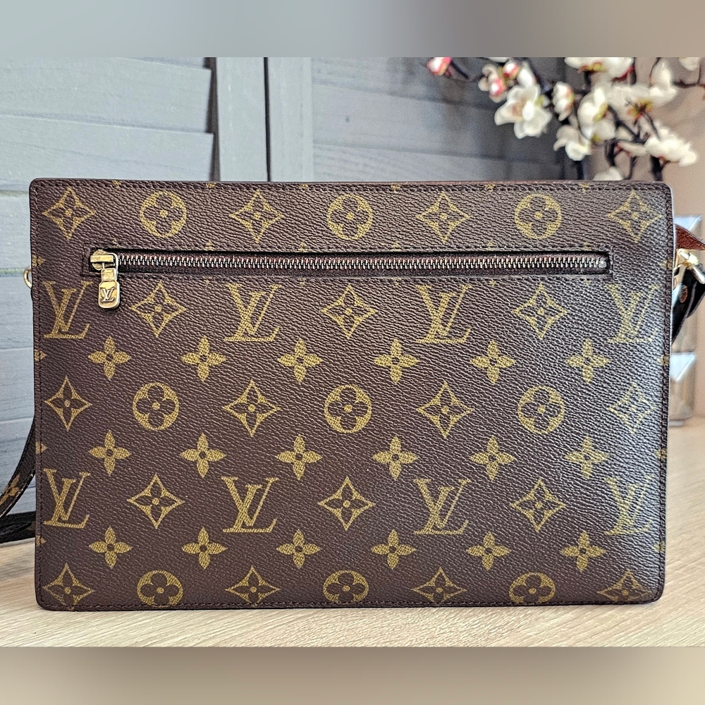 Authentic LOUIS VUITTON Monogram Enghien Shoulder Crossbody Bag - Picture 2 of 16